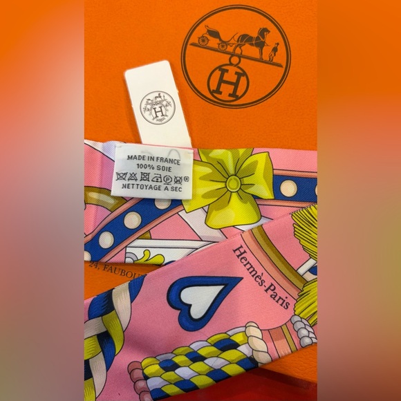 🧡💝HERMÈS TWILLY Pink/Yellow/Blue
Free Hermès Birkin Air Freshener & more💝🧡 - Picture 6 of 12